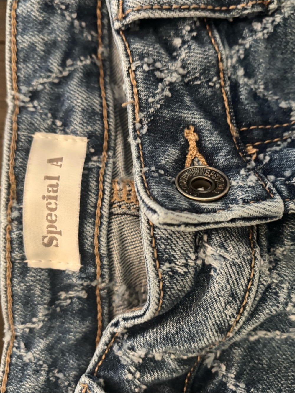 Diamond-Pattern Light Blue Flare Jeans - Picture 4 of 6